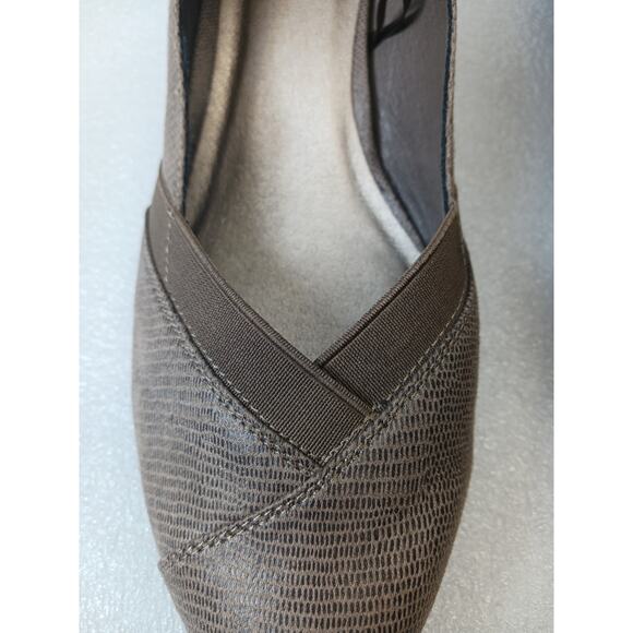 Kim Rogers "Omarey" Snakeskin Design Classic Slip-On Pumps l Size: 11 - Picture 2 of 11